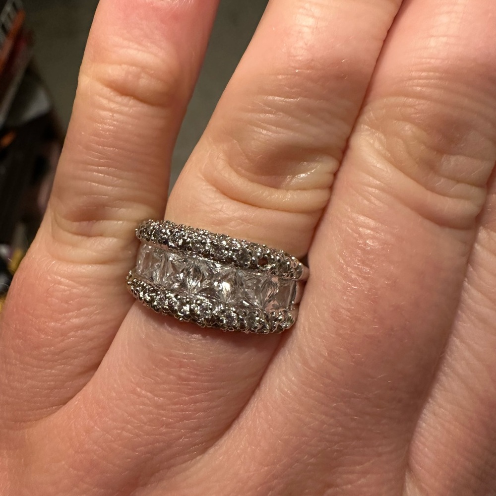 Elegant Silver Color Band Ring